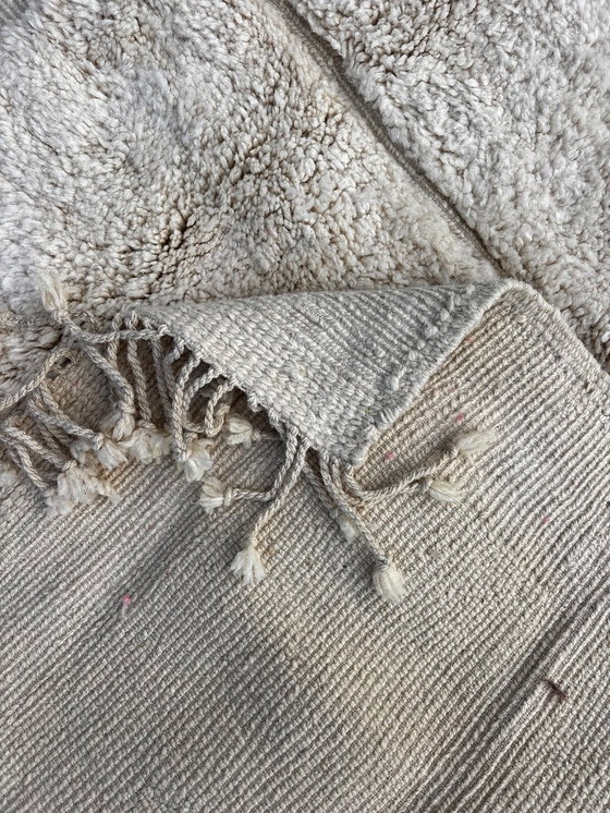 Image 1 of Handgemaakt Marokkaans Mrirt wollen tapijt 170x220 cm – Wit minimalistisch geometrisch ontwerp