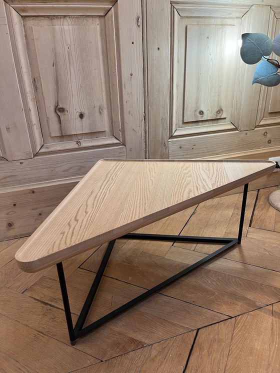 Image 1 of Tavolino modello "TOREI" Editore: Cassina