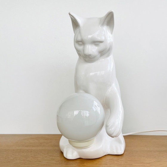 Image 1 of vintage kat LAMP porselein 70’s opaalglas Mid Century poes