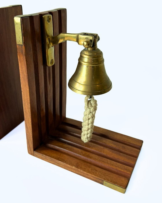 Image 1 of Sujetalibros de teca y latón con estética náutica