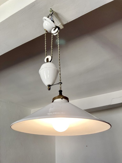 Weiße, glasierte Keramik-Pendelleuchte mit verstellbarer Höhe von The French House