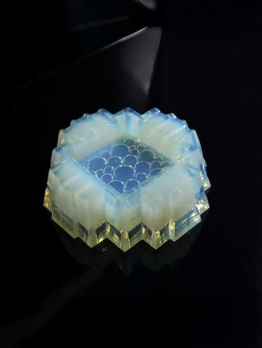 Posacenere vintage Sabino Paris, anni '30, vetro opalino iridescente, Art Déco, Les Pastilles, Philippe Decelle