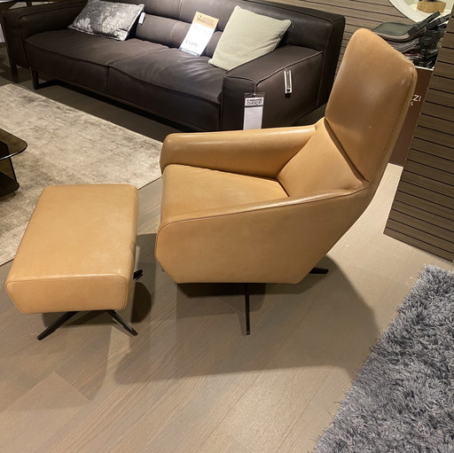 Sillón Machalke McLean 1692 con otomana