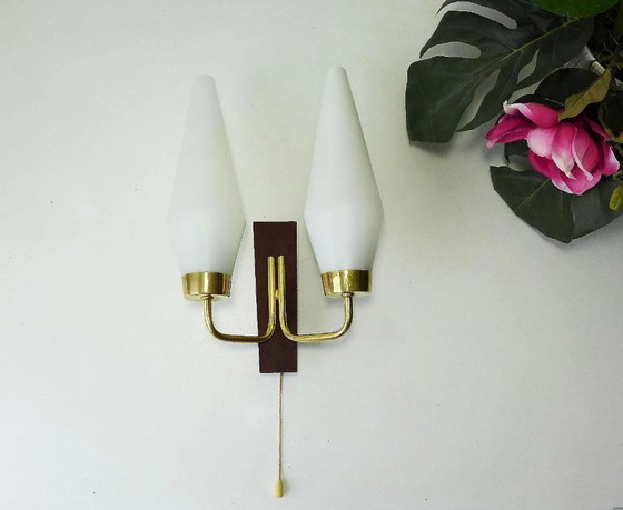 Image 1 of Applique murale scandinave - Applique vintage à 2 bras années 50-70 - Verre opale et teck