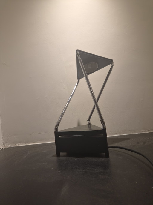 Lámpara de mesa "Kandido", diseñada en 1983 por F.A. Porsche.