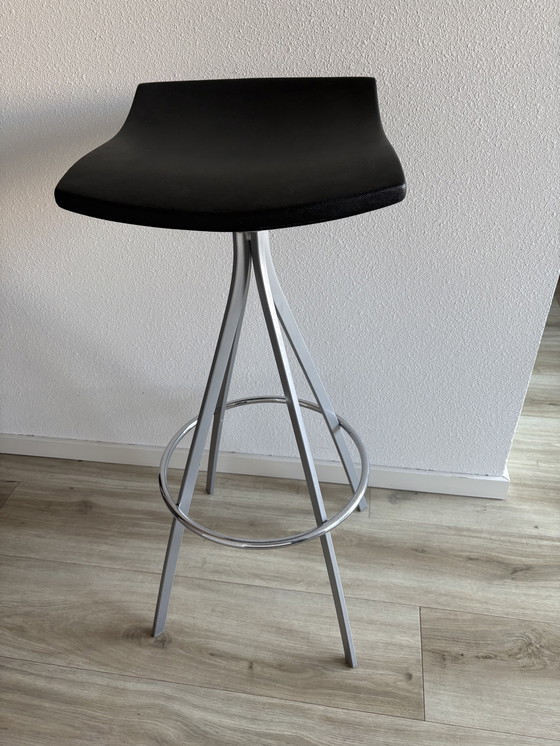 Image 1 of 2 Gimlet barkrukken van Jorge Pensi voor Mobles in uitstekende staat