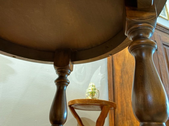 Image 1 of Classic round oak coffee table / side table (Ø 60 cm) – Perfect condition!