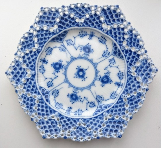 Image 1 of Plato pequeño de encaje doble acanalado azul Royal Copenhagen 1144