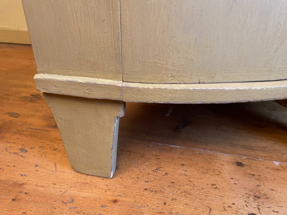 Image 1 of Credenza angolare del XIX secolo Credenza da cucina con ante sferiche