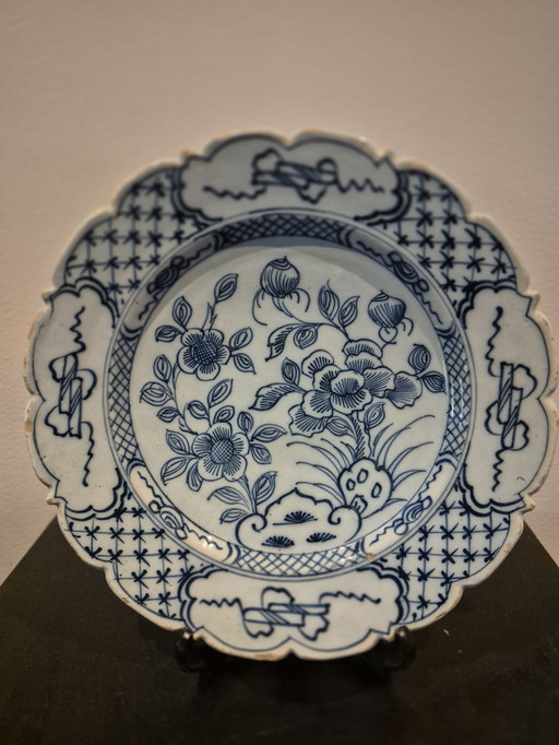 Antique Delft chinoise plate 22cm 17th century