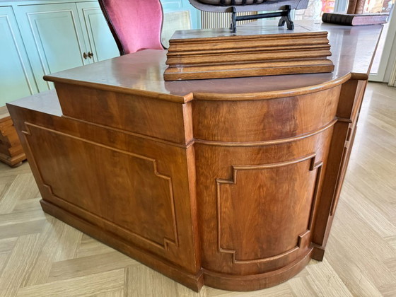 Image 1 of Bureau style classique en noyer