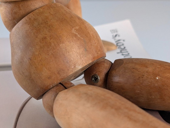Image 1 of Figurine articulée en bois d'artiste, style milieu du XXe siècle