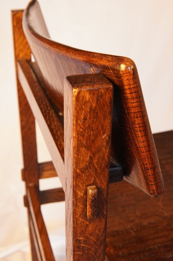 Image 1 of Zeldzame vroege Giuseppe Rivadossi massief eikenhouten eettafel met vier stoelen met diamantvormig snijwerk.