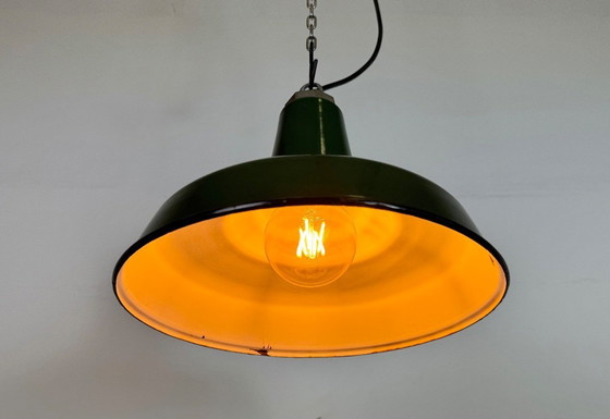 Image 1 of Lampada a sospensione in smalto verde industriale, anni '60