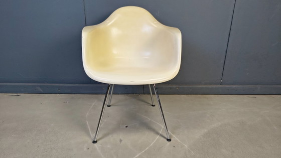 Sedia vintage Dax di Charles e Ray Eames per Vitra, anni '90 – Sedie e poltrone, Metal, Plastic (photo 16 of 17)