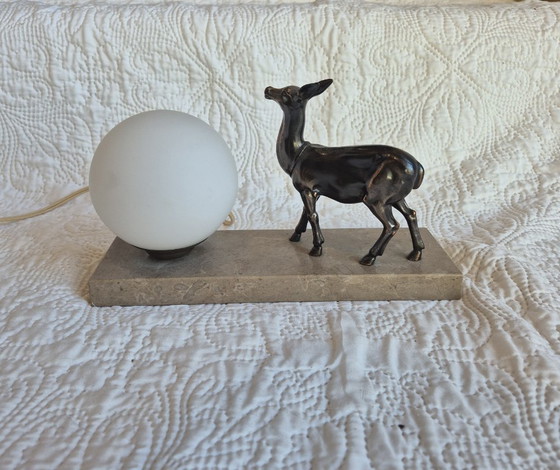 Art Deco style night light with deer decoration – Opaline globe and marble base – Table lamps, Metal (photo 5 of 12)