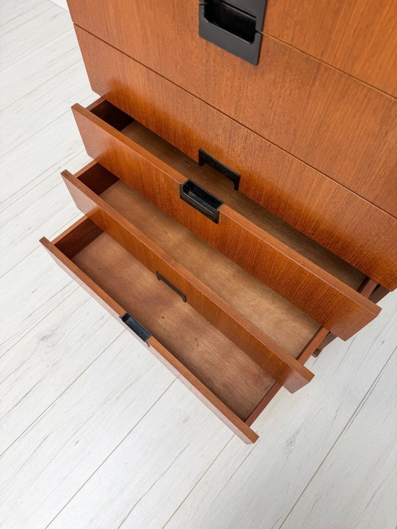 Image 1 of Dressoir van teakhout uit de jaren 60 in de stijl van Cees Braakman – Compacte ladekast