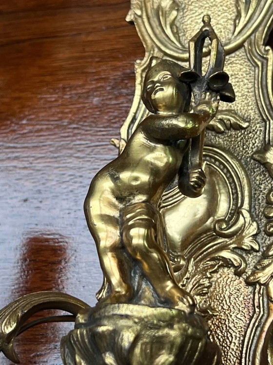 Een paar wandlampen in Lodewijk XV-stijl. Massief verguld brons. – Bronze (photo 4 of 10)