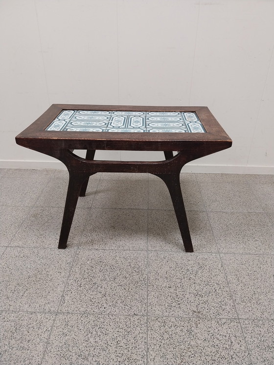 Image 1 of 1 mesa auxiliar escandinava con azulejos azules y blancos