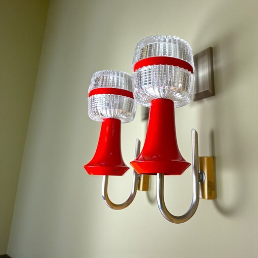 Rote Wandleuchten aus Metall und Acryl im Mid Century Modern Stil, 2er Set, 1970er