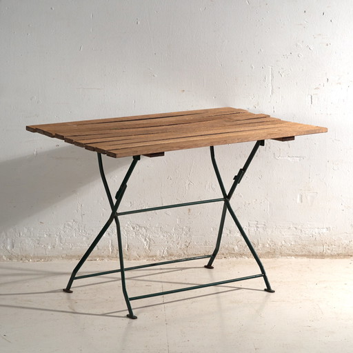 Vintage opvouwbare tuintafel in hout en ijzer – Centraal-Europa, ca. 1950