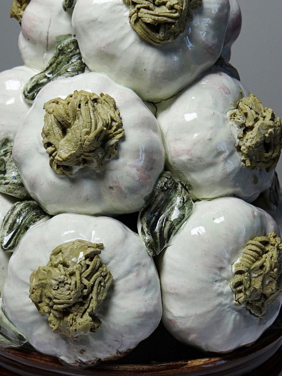 Image 1 of Vintage trompe-l'œil pyramid of garlic in glazed ceramic, Manises, Spain