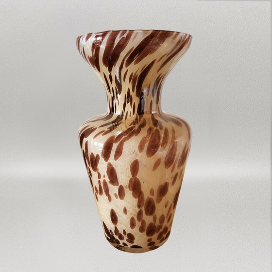 Image 1 of Luxuriöse, handgefertigte Vase aus Muranoglas aus den 1970er Jahren von Maestro del Vetro. Hergestellt in Italien.