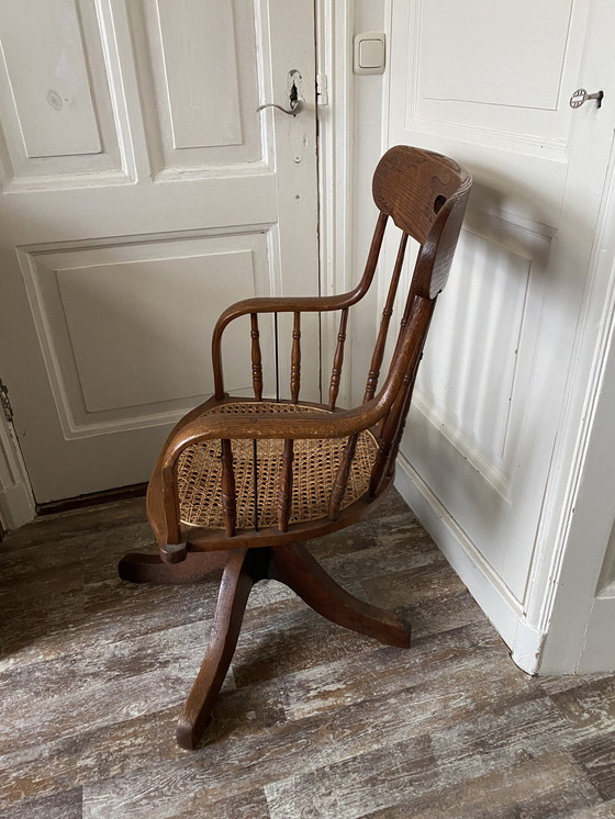 Image 1 of Vintage Draaistoel Met Rotan Zitting