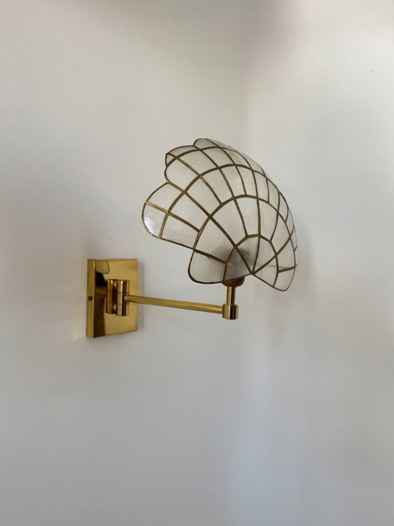 Image 1 of Paire d'appliques vintage orientable, laiton et nacre, France 1980