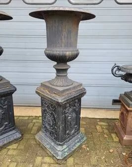 Grandi vasi antichi in ghisa su piedistallo, Mobili da giardino, Ferro, Nero, Vintage (foto 8 di 14)