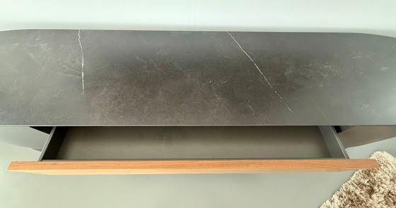 Image 1 of Mueble TV Hulsta Navis Lowboard equipado con iluminación.