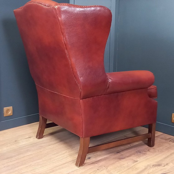 Image 1 of Grande poltrona inglese con ala a sbalzo rivestita in pelle di pecora