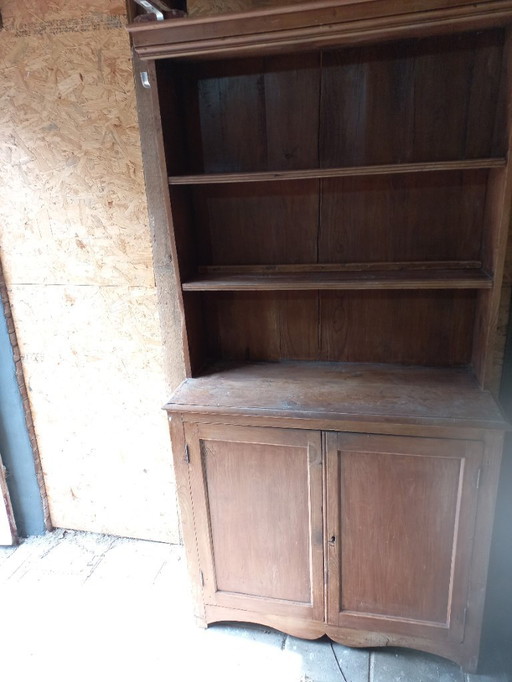 Spanish plate cabinet