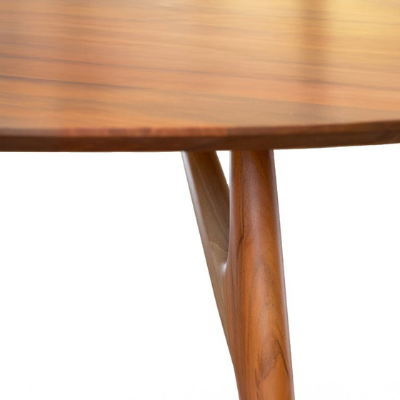 Image 1 of Mesa de comedor GREYGE KAI de nogal macizo – Diseño italiano hecho a mano