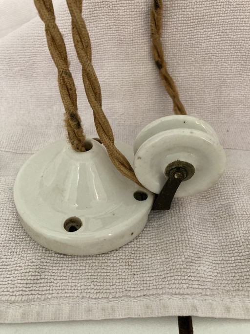 Mecanismo de elevación y descenso de porcelana vintage de la década de 1950.