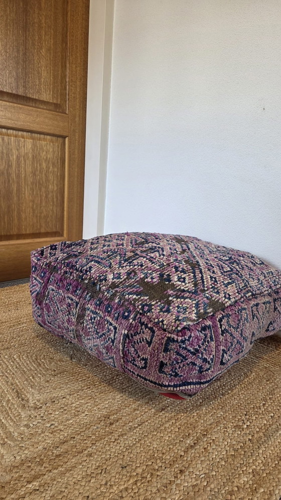 Vintage Berber Pouf – Footstools & poufs, Wool (photo 6 of 7)