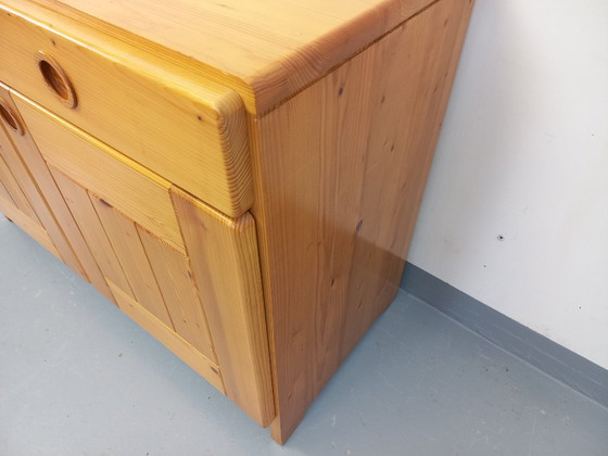 Image 1 of Meuble de rangement Charlotte Perriand Les Arcs vintage en pin des années 60 70