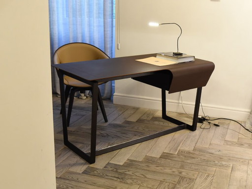 Poltrona Frau - Escritorio Fred de Roberto Lazzeroni