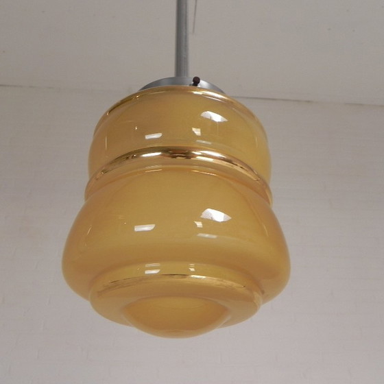 Image 1 of Art-Deco-Pendelleuchte mit beigefarbenem Glasschirm, 1930er Jahre