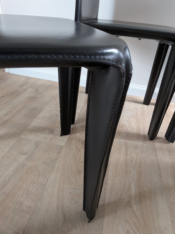 4 vintage Arper Italiaanse eetkamerstoelen uit de jaren 80/90, bekleed met zwart hard leer (in de stijl van (photo 16 of 22)