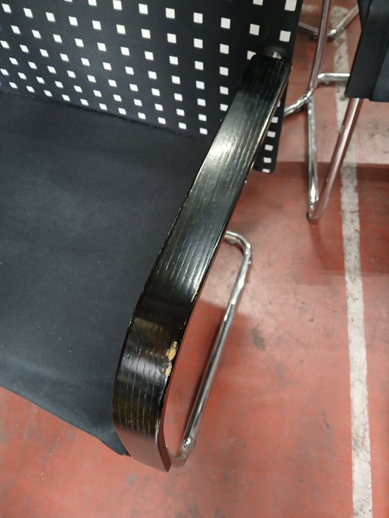 Image 1 of 6 sillas de conferencia Vitra AC3, color negro y cuadros blancos