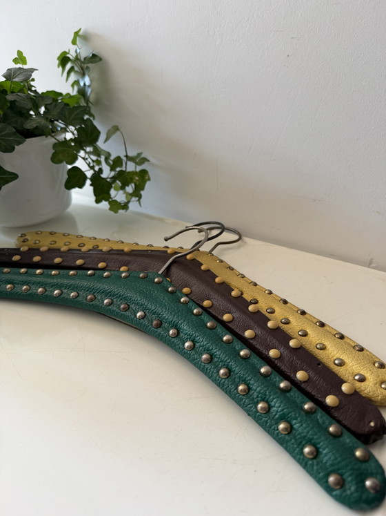 Perchas de ropa de mediados de siglo – Objetos decorativos, Wood, Skai (photo 4 of 5)