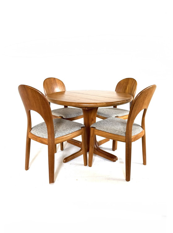 Image 1 of Vintage Danish round teak dining table '70