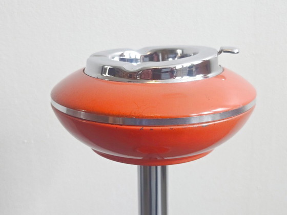 Image 1 of Cendrier Sur Pied Vintage 1970 En Metal Laque Orange & Chrome 70s Space Age