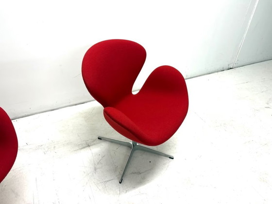 2x Fritz Hansen Swan chair Arne Jacobsen Poltrona Girevole, Sedie girevoli, Tessile, Alluminio, Rosso, Vintage (foto 8 di 14)