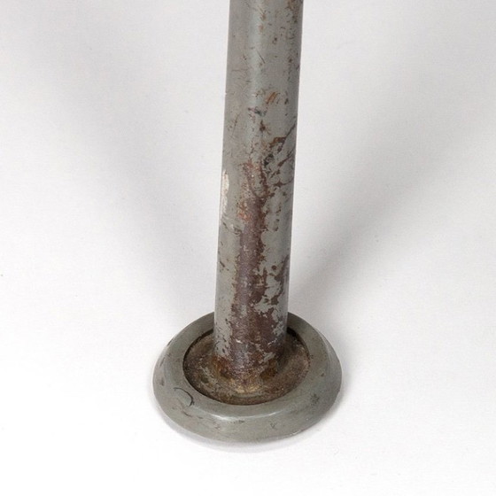 Image 1 of Wim Rietveld y Andre Cordemeyer modelan el sillón 416