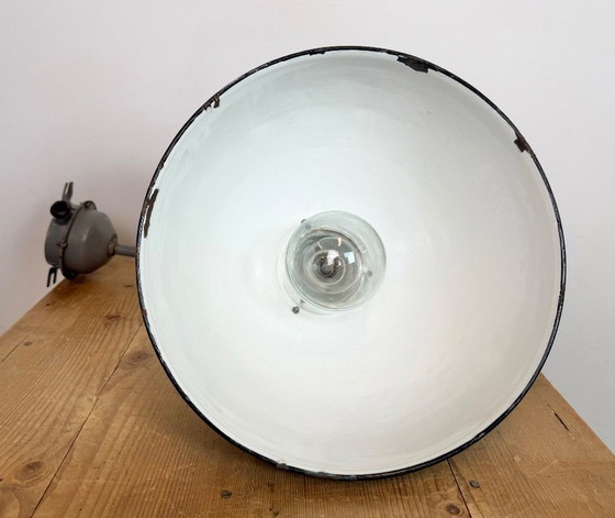 Image 1 of Industriële fabriekswandlamp met zwarte emaille kap, jaren 60