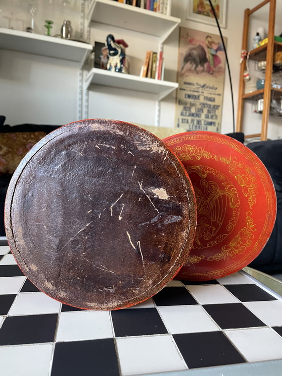 Image 1 of Rot und Gold lackierte Holzkiste 19. Jahrhundert