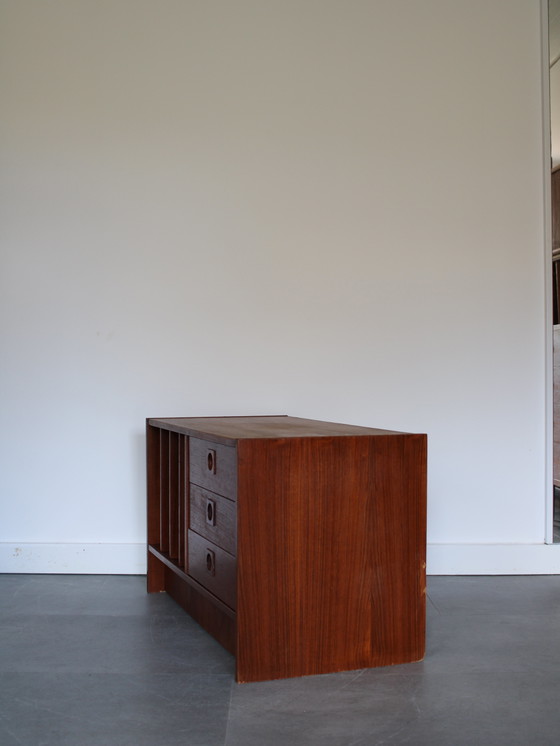 Mueble para discos de vinilo danés antiguo de teca. – Muebles TV, Wood, Vintage (photo 4 of 8)