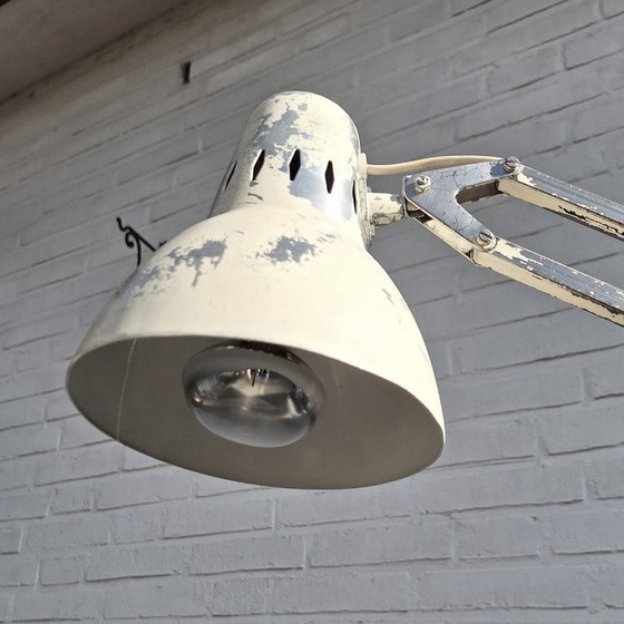 Image 1 of Zweedse Vintage Industriële Architectenlamp Lsa A101 Extra 01. Zandkleurige Bureaulamp Met Klem 1960